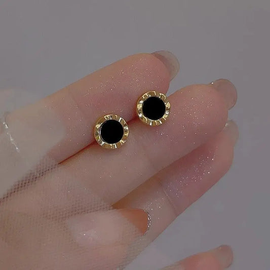 Elegant and Chic Black Stone Earrings - Discover Now!