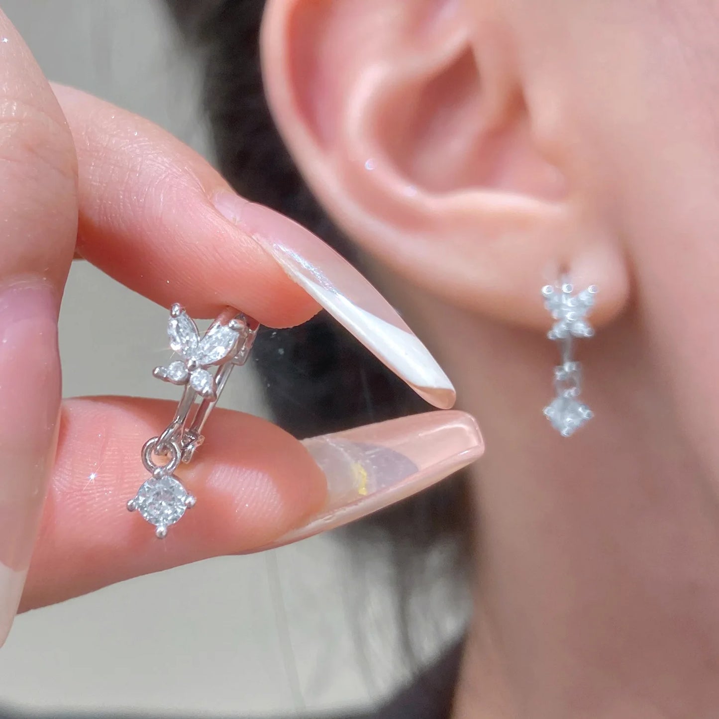 Dance of the Stars: Elegant and Sparkling Earrings!